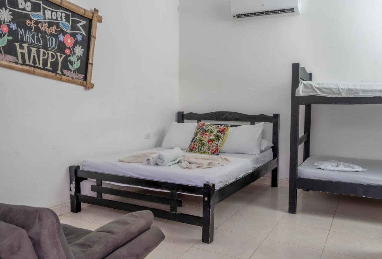 Hostel Nirvana Taganga Exteriör bild